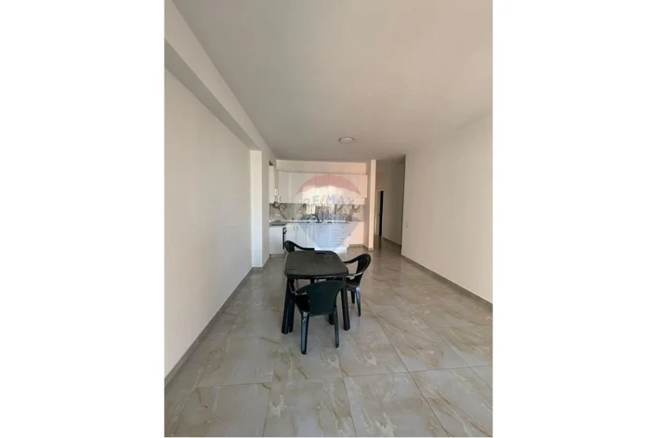 Tirane, jepet me qera apartament 2+1 Kati 3, 100 m² 700 € (Porcelan)