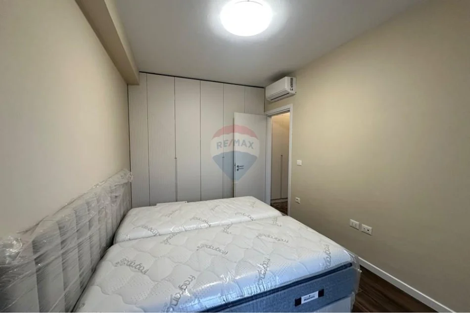 Tirane, jepet me qera apartament 1+1 Kati 2, 77 m² 500 € (Aura Residence)