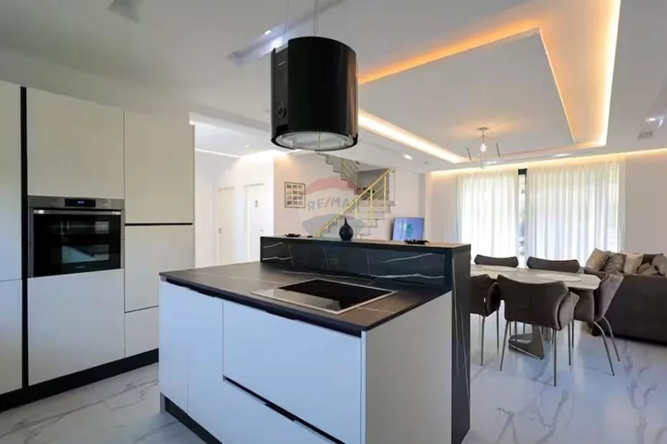 Gjiri Lalezit | Hamallaj, shitet Vile 2 Katshe , 119 m² 1.490.000 €