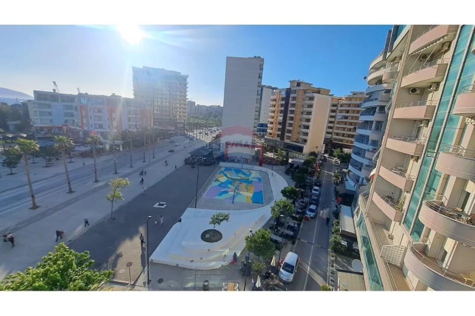 Vlore - Lungomare, jepet me qera apartament 2+1+Ballkon Kati 6, 105 m² 600 € (Rruga Cameria, Lungomare, Vlore)