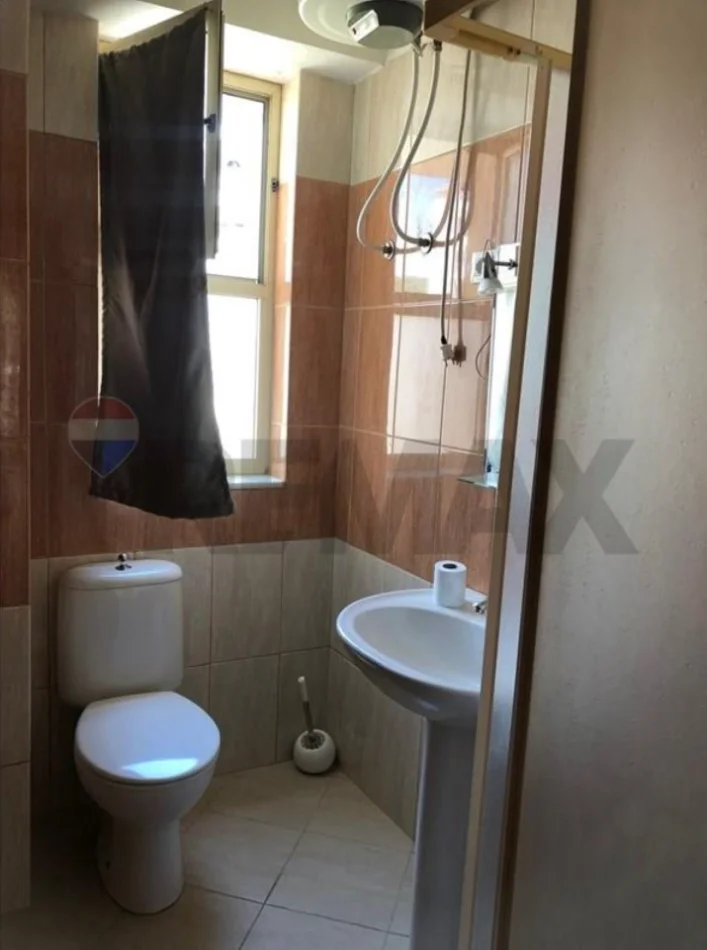 Vlore - Lungomare, jepet me qera apartament 3+1+Ballkon Kati 4, 120 m² 700 € (Rruga Reshat Osmani, Vlore)