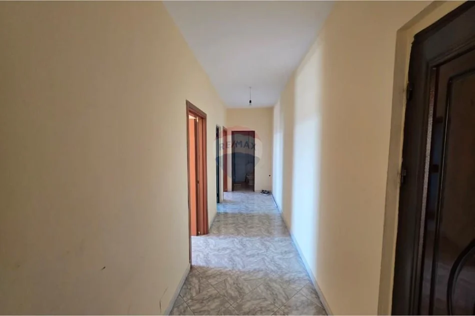 Vlore, shitet apartament 2+1+Ballkon Kati 5, 110 m² 100.000 € (Rruga Demokracia, Vlore)