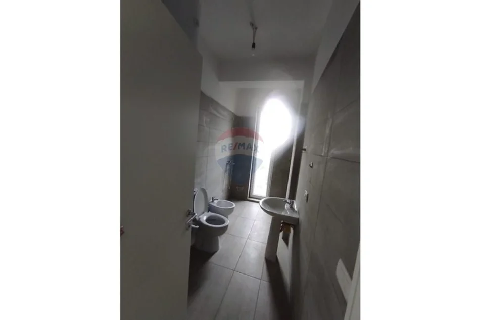 Tirane, shitet apartament , 90 m² 