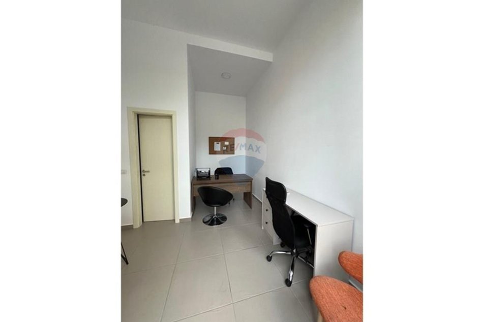 Tirane, jepet me qera dyqan Kati 0, 17 m² 350 € (Rruga e Barrikadave)