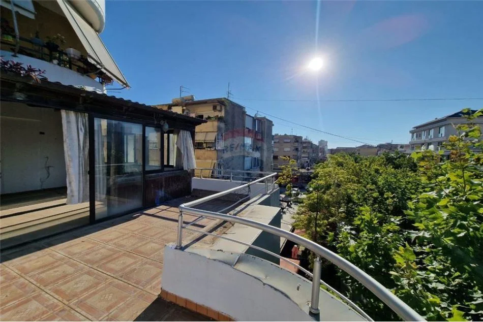 Vlore, shitet apartament 2+1 , 150 m² 150.000 € (Veledin Kollozi Vlorë, Vlorë)