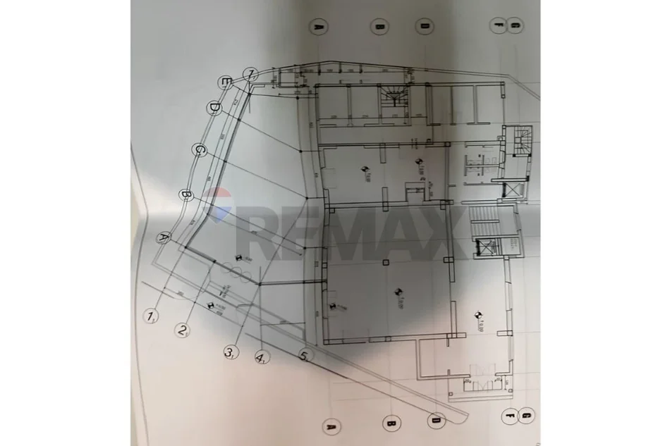 Tirane, jepet me qera magazine Kati 0, 531 m² 5.000 € 