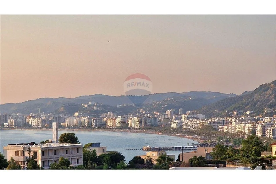 Vlore - Lungomare, shitet apartament 2+1 , 101 m² 243.360 € (Rruga Dhimitër Konomi, Vlore)