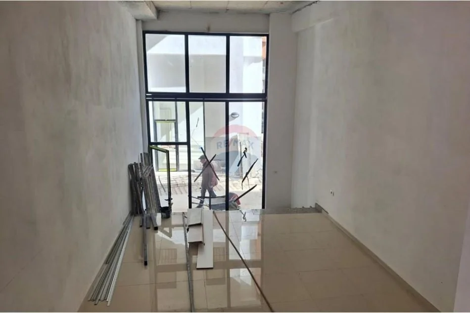Tirane, shitet dyqan Kati 0, 183 m² 420.000 € (Rruga Qemal Stafa, Tiranë(ID: 530181096-204)