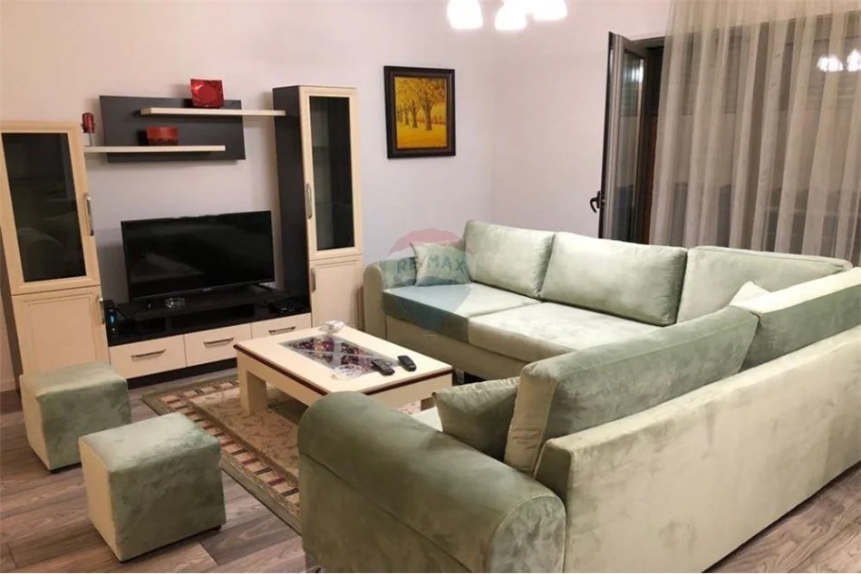 Tirane, jepet me qera apartament 2+1+Ballkon Kati 6, 110 m² 850 € (Kompleksi Delijorgji)