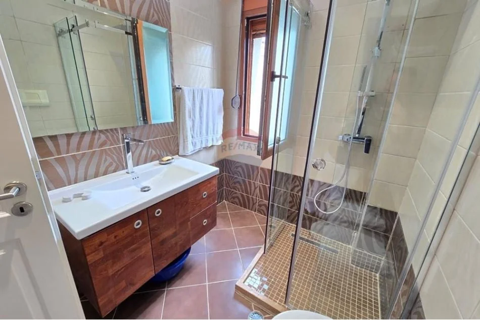 Tirane, jepet me qera apartament 2+1 Kati 7, 123 m² 1.350 € (Rruga Vaso Pasha Libri Universitar, Tiranë)