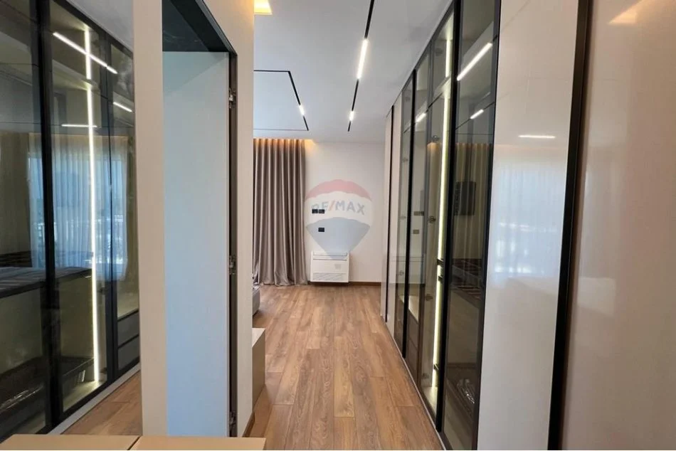 Tirane, jepet me qera Vile , 400 m² 4.000 € (Vilat Forest, Liqeni I Thatë, Tiranë)