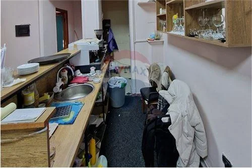 Vlore, shitet dyqan Kati 0, 64 m² 134.000 € (Pran Shk.Industriale)