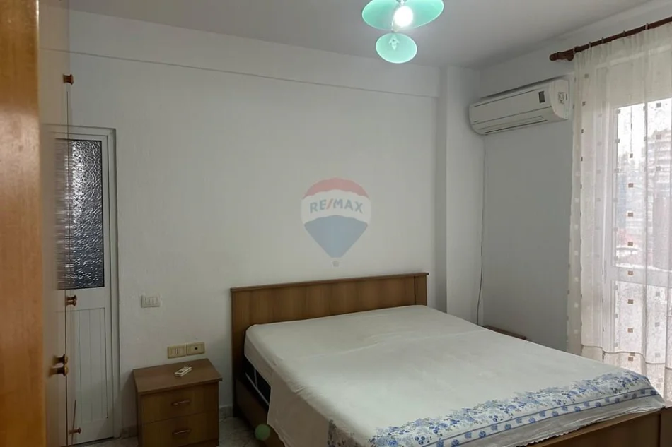 Tirane, jap me qera apartament 3+1+Aneks+Ballkon Kati 5, 750 € 