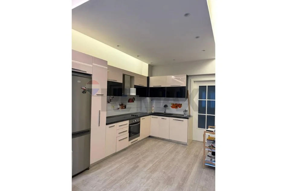 Tirane, jepet me qera 2+1 , 73 m² 650 € (Rruga Tefta Tashko)