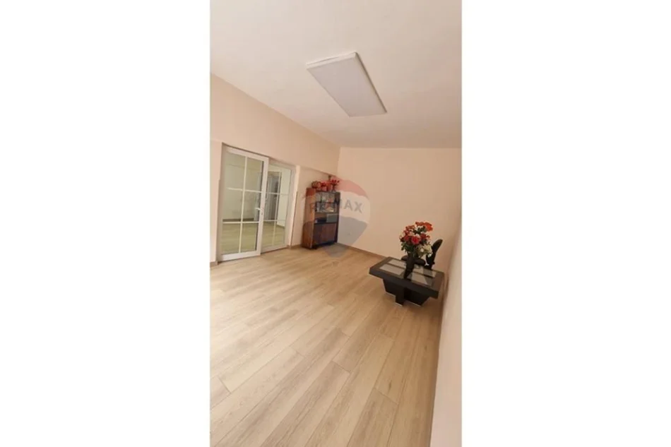 Tirane, jap me qera apartament 1+1 Kati 2, 700 € 