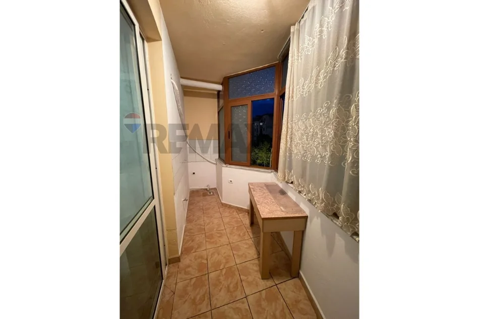 Tirane, jepet me qera apartament , 70 m² 550 € 