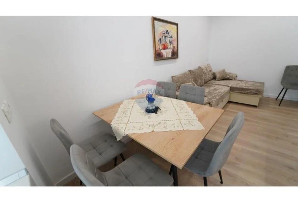 Tirane, jepet me qera apartament 1+1 , 65 m² 650 € (Rruga Ferit Xhajko,)