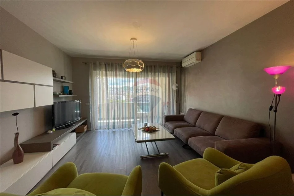Tirane, jepet me qera apartament 2+1+Ballkon , 110 m² 650 € (Rruga e Kavajes)