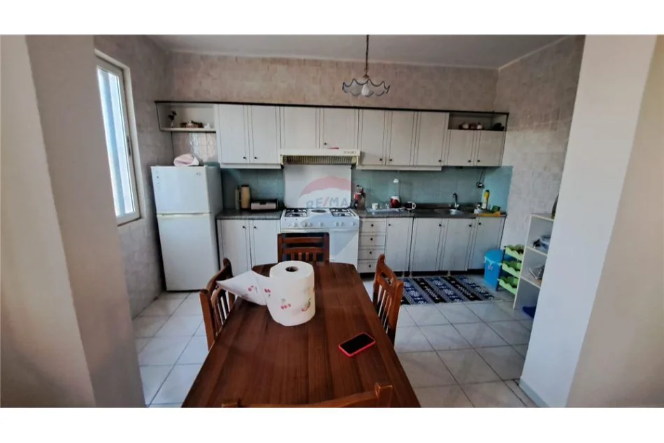 Vlore - Lungomare, shitet Vile Vile 2 Katshe Kati 2, 438 m² (Rruga Dhimitër Konomi, Vlore)