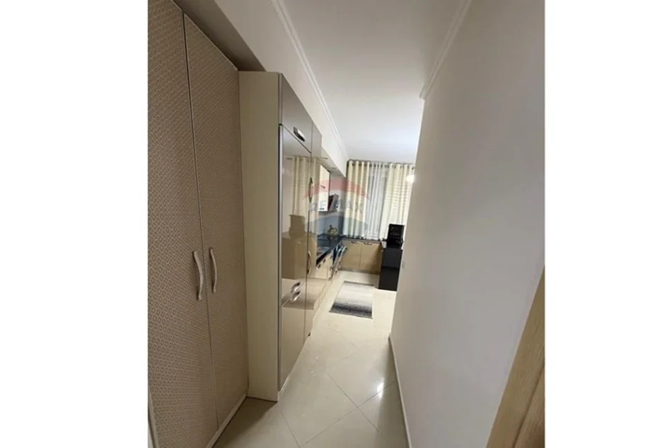 Tirane, jepet me qera apartament 2+1 Kati 3, 83 m² 777 € (Kompleksi Kontakt)