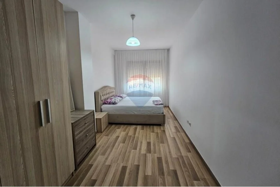 Tirane, jepet me qera apartament 2+1+Ballkon Kati 3, 95 m² 600 € (rruga e dibres)