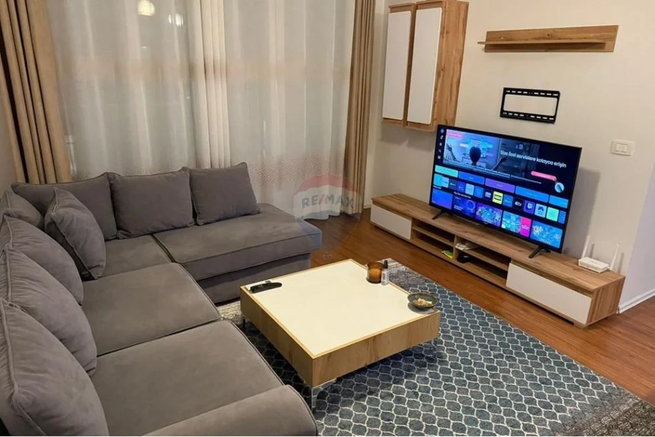 Tirane, jepet me qera apartament 2+1+Ballkon , 95 m² 800 € 