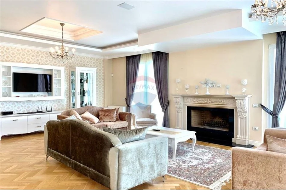 Tirane, jepet me qera Vile 4+1+Ballkon , 500 m² 4.500 € 