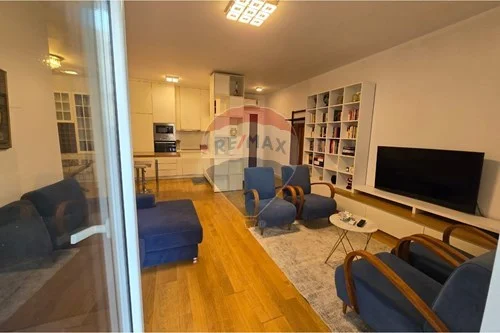 Tirane, jepet me qera apartament 2+1 Kati 2, 105 m² 700 € (Liqeni i Thate)