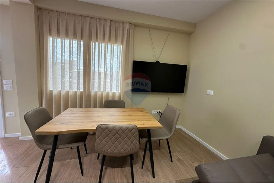 Tirane, jepet me qera apartament , 105 m² 620 € 