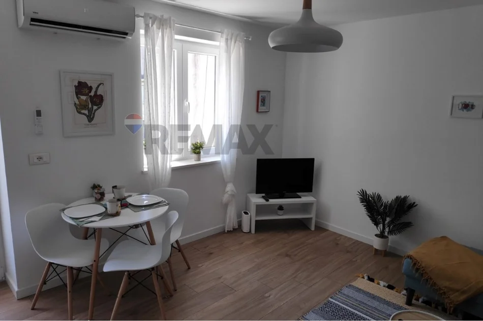 Tirane, shitet apartament 1+1+Ballkon , 53 m² 110.000 € (materniteti ri)