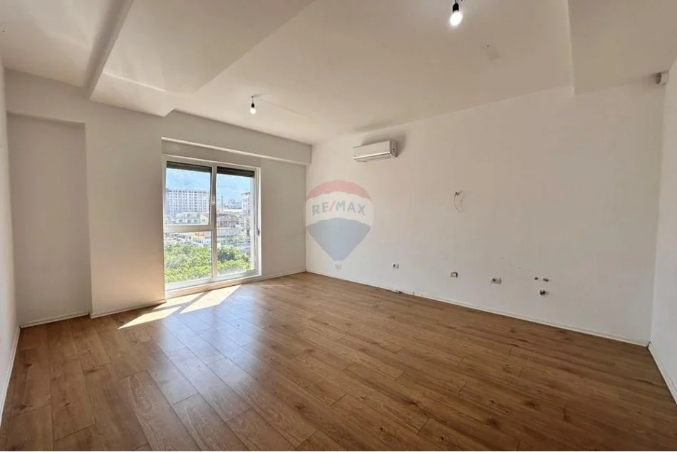 Tirane, shitet apartament 1+1+Ballkon , 65 m² 128.000 € 