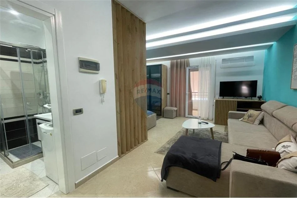 Vlore - Lungomare, shitet garsonier 1+1 Kati 4, 42 m² 115.000 € (Rruga Dhimitër Konomi, Ujë i Ftohtë)