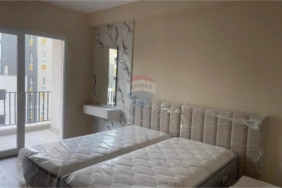 Tirane, jepet me qera apartament 1+1+Ballkon , 70 m² 600 € (Rezidenca Aura)