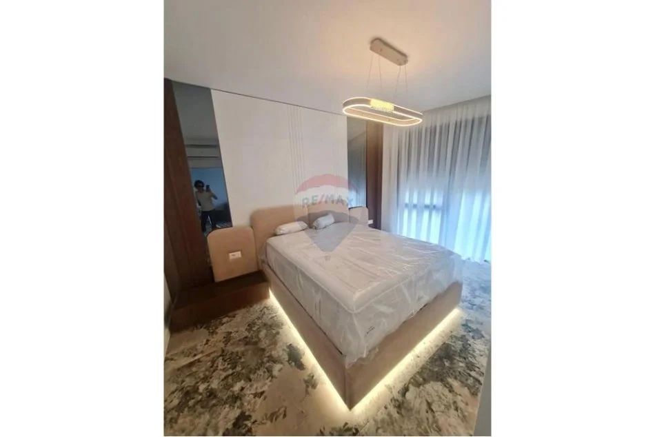 Tirane, jepet me qera apartament 1+1+Ballkon , 800 m² 1.200 € 