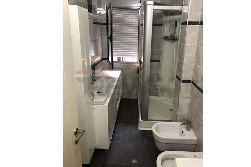 Tirane, jepet me qera apartament 3+1+Ballkon , 96 m² 800 € (Kodra e Diellit)