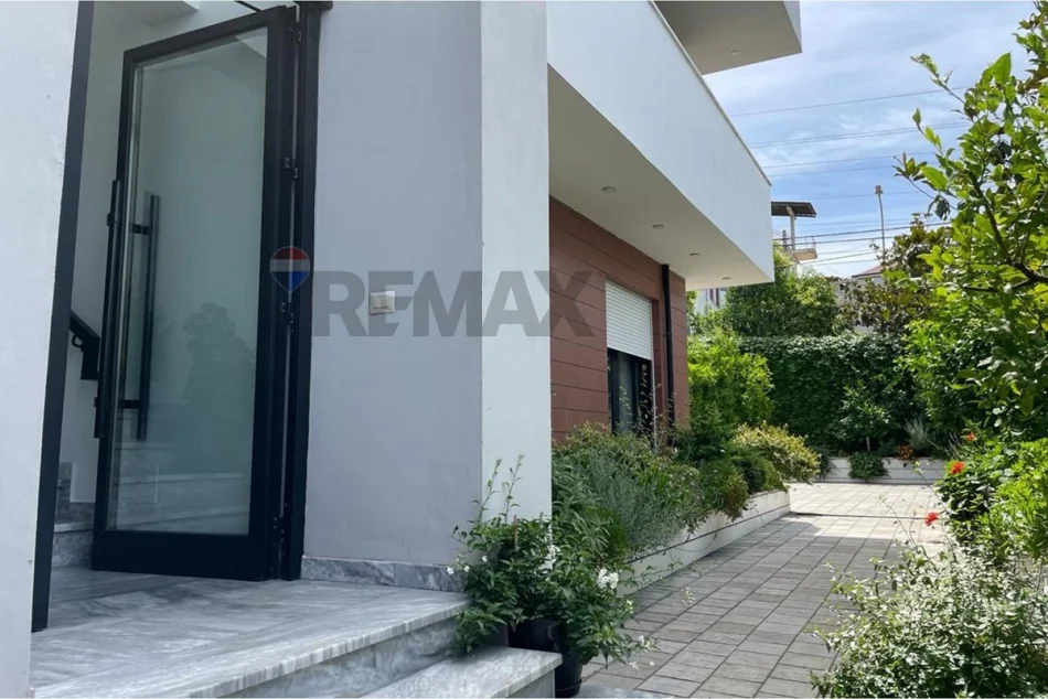 Tirane, jepet me qera Vile 3+1 Kati 2, 850 € (Ish Venue)