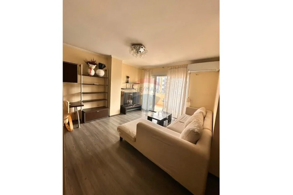 Tirane, jepet me qera apartament , 97 m² 950 € 
