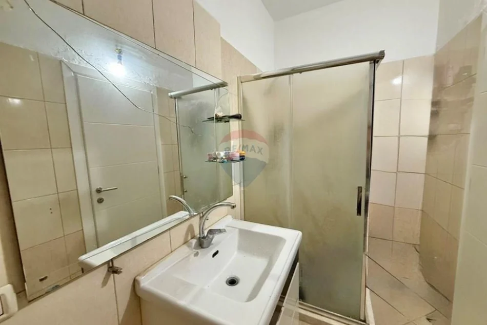 Tirane, jepet me qera apartament 1+1+Ballkon Kati 2, 70 m² 420 € 