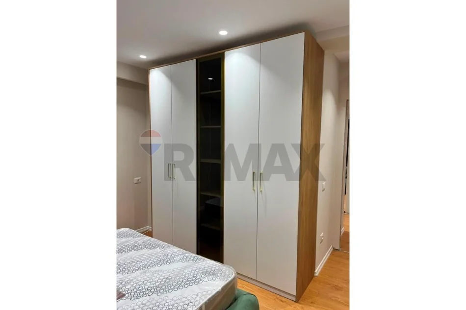 Tirane, jepet me qera apartament 2+1 Kati 7, 120 m² 750 € 