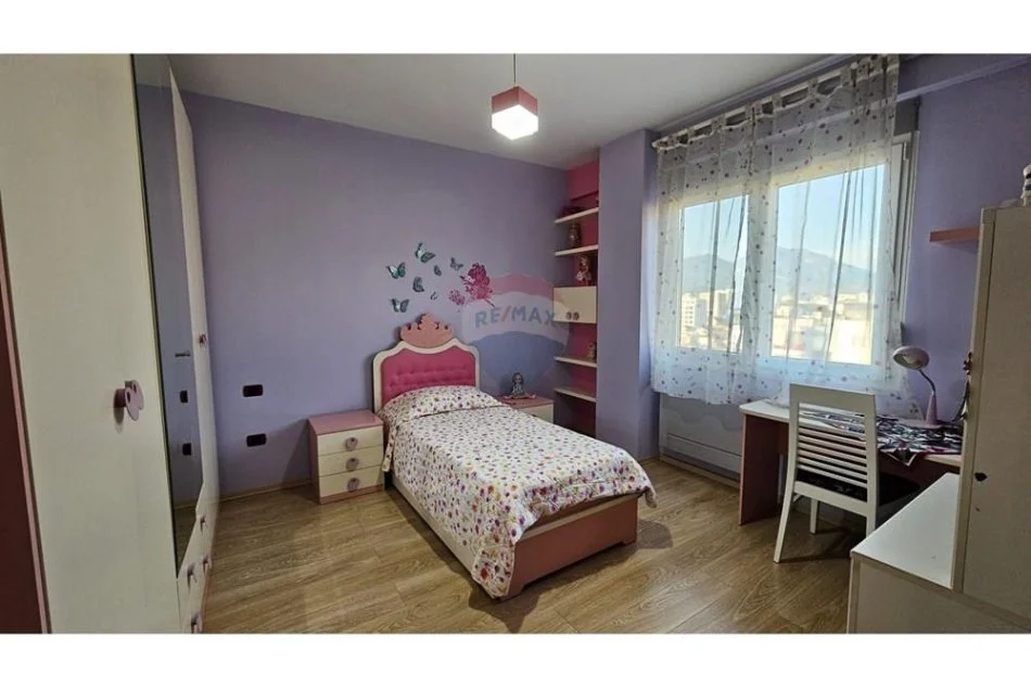 Tirane, jepet me qera apartament 3+1 Kati 9, 143 m² 1.500 € (rruga dibres)