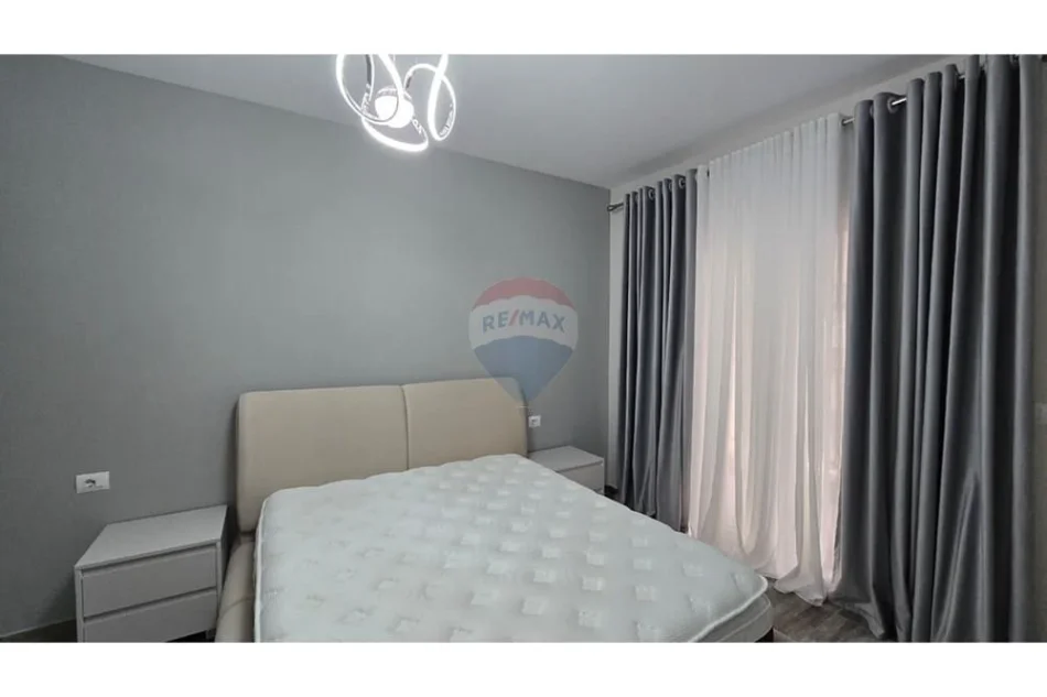 Tirane, jepet me qera , 730 m² 730 € 