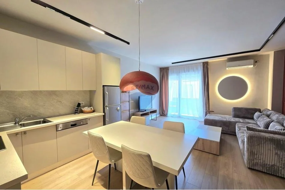 Tirane, jepet me qera apartament 1+1 Kati 4, 85 m² 830 € (9 Katëshet, Tiranë)