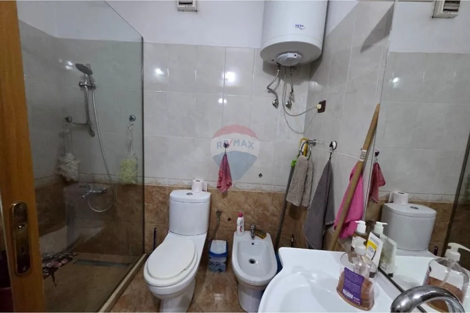 Tirane, shitet apartament 1+1 Kati 1, 175.000 € (PRANE KIKA 1)
