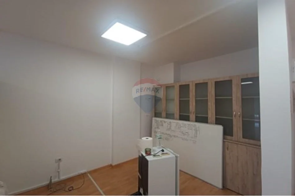Tirane, jepet me qera apartament , 98 m² 690 € 