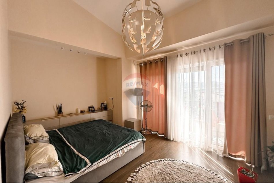 Tirane, jepet me qera Vile 3+1 , 390 m² 2.201 € 