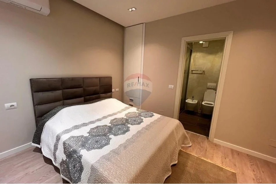 Tirane, jepet me qera apartament 3+1+Ballkon , 125 m² 1.000 € 