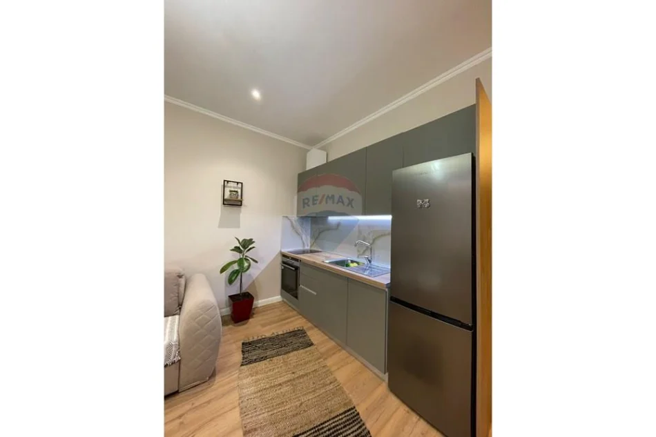 Tirane, jepet me qera apartament 1+1+Ballkon Kati 3, 62 m² 680 € (Rruga e Kavajes)