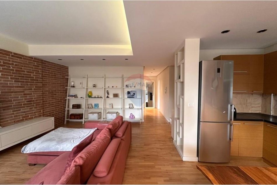 Tirane, shitet 2+1+Ballkon , 112 m² 280.000 € (Selvia, Tiranë)