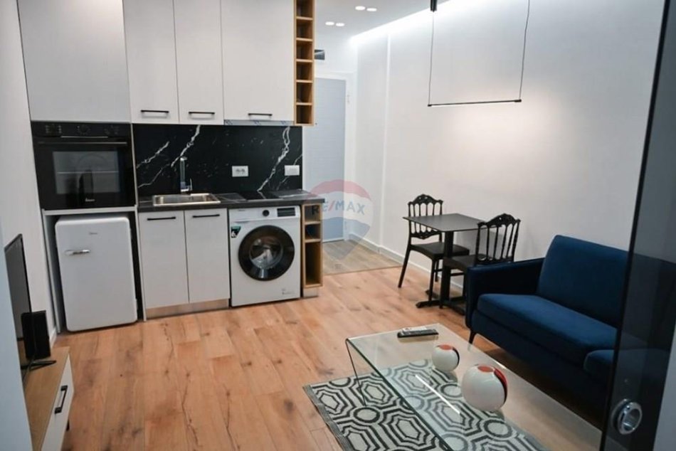 Tirane, jepet me qera apartament 1+1 , 38 m² 700 € (Shallvaret)