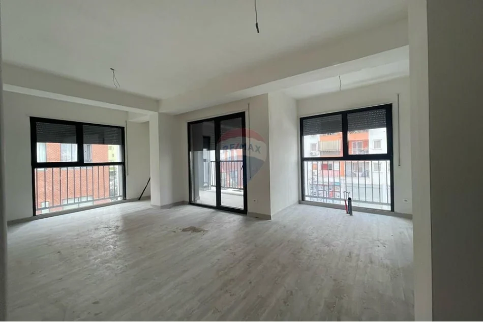 Tirane, shitet apartament , 147 m² 265.000 € 